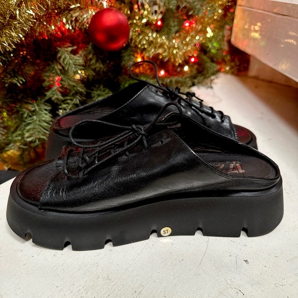 NEW SANDALS - SIZE 7 - LEATHER 1725.a designer - Picture 2 of 4